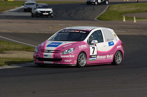 Kim Lund (7) og Casper Lind Poulsen (bagved) har lagt sig i front i kampen om Advan Cuppen forud for Copenhagen Racing Grand Prix.